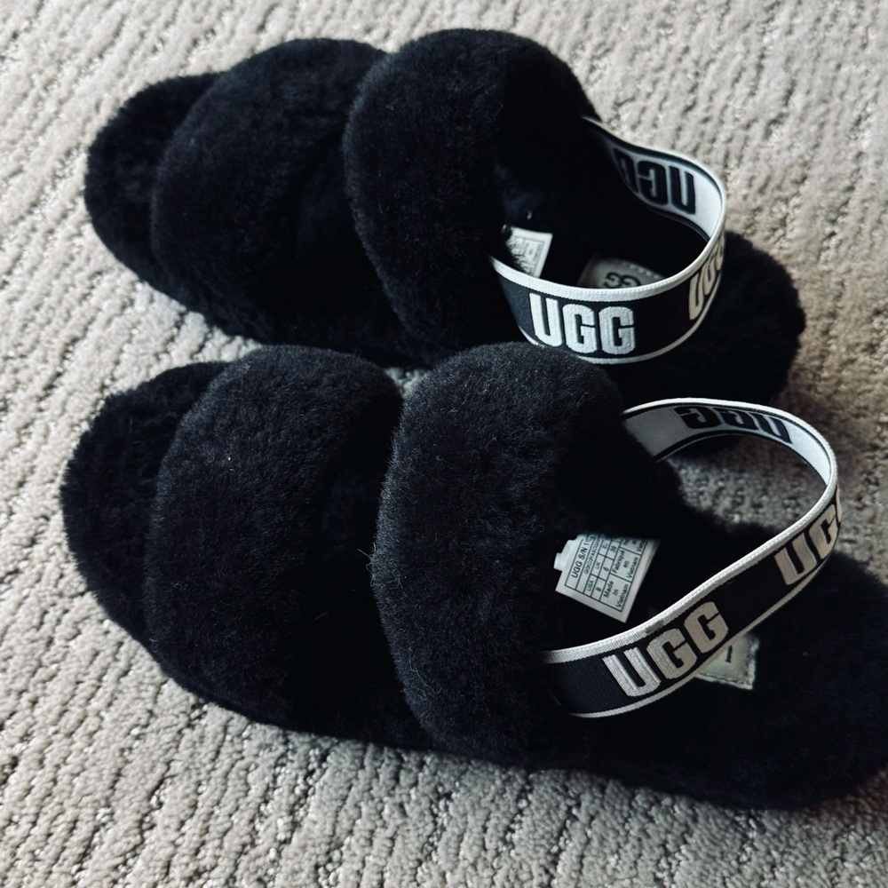 UGG Fluffy Slippers – Black, Size 8